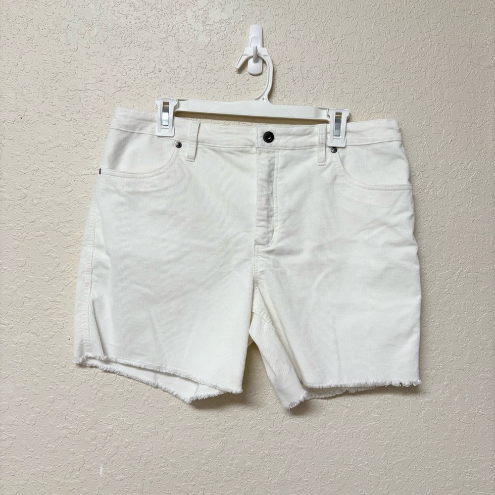 Carve Designs Oahu Shorts 6” Size 14 Raw Hem Corduroy Women’s White